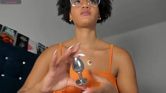 Snapshot of Brunettjhelen chatting on 10.10.25 Brunettjhelen online show from 10.10.25