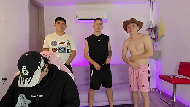 Snapshot of Handsomeboyss19 chatting on 11.18.25 Handsomeboyss19 online show from 11.18.25