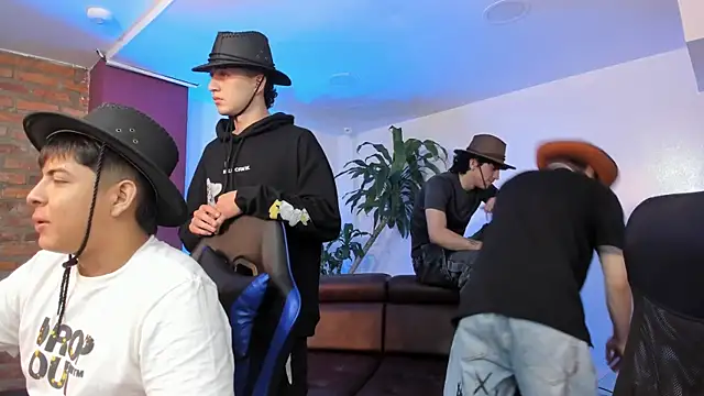 Snapshot of Handsomeboyss19 chatting on 11.22.25 Handsomeboyss19 online show from 11.22.25