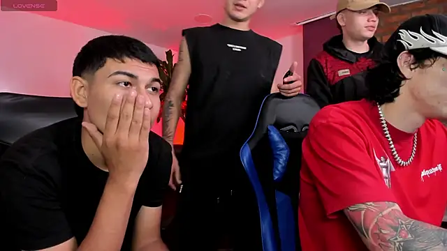 Snapshot of Handsomeboyss19 chatting on 12.03.25 Handsomeboyss19 online show from 12.03.25