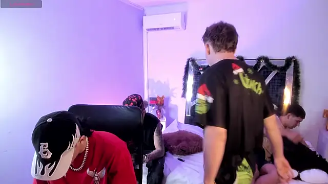 Snapshot of Handsomeboyss19 chatting on 12.16.25 Handsomeboyss19 online show from 12.16.25