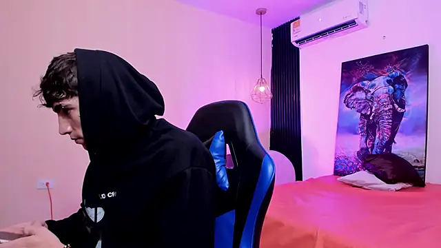 Snapshot of Handsomeboyss19 chatting on 01.16.26 Handsomeboyss19 online show from 01.16.26