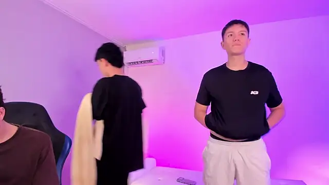 Handsomeboyss19 online show from 04.28.26