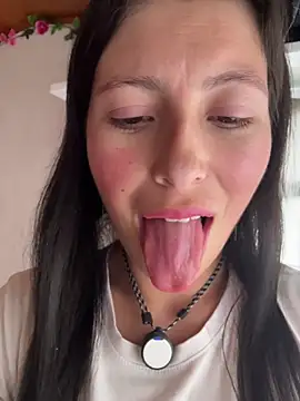 Mia salinass online show from 11.20.25