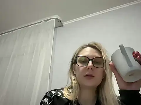 NikexPretty online show from 12.18.25