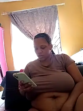 HappygalTheQueen online show from 11.13.25