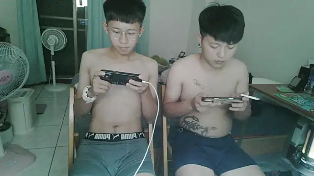 Snapshot of zhu000000 chatting on 04.19.26 zhu000000 online show from 04.19.26