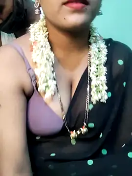 Snapshot of Shneeha_le chatting on 09.19.25 Shneeha le online show from 09.19.25