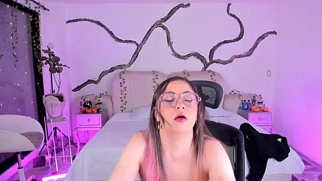 SarahCastro1  online show from 10.25.25