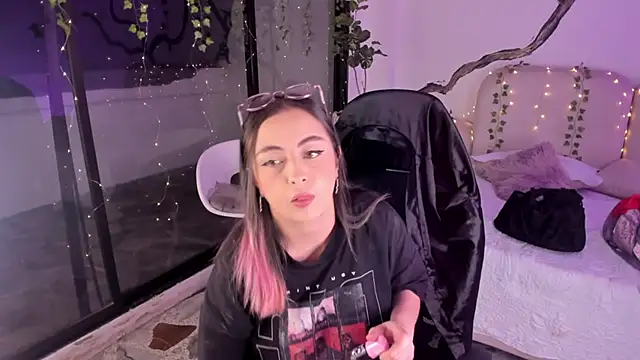 SarahCastro1  online show from 11.11.25