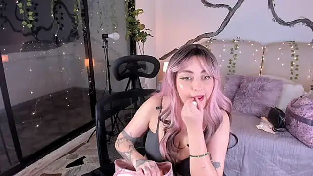 SarahCastro1  online show from 11.15.25