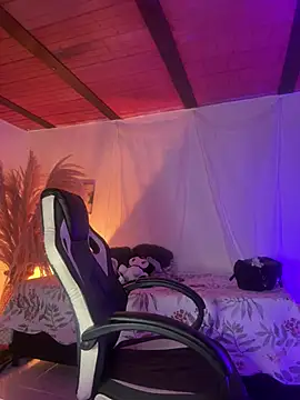 SarahCastro1  online show from 04.30.26