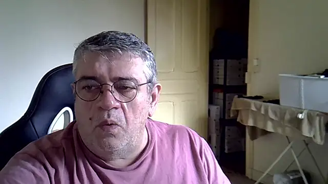 Snapshot of _hippo_ chatting on 02.22.26 hippo online show from 02.22.26