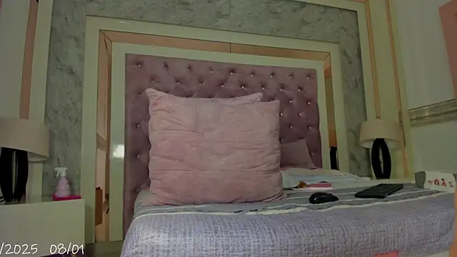 Snapshot of Ariel_Versace chatting on 01.08.26 Ariel Versace online show from 01.08.26