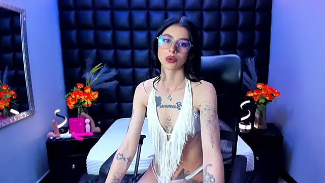 Snapshot of Dulce_Miaa_ chatting on 06.17.26 Dulce Miaa online show from 06.17.26