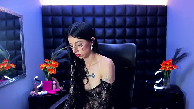 Snapshot of Dulce_Miaa_ chatting on 06.19.26 Dulce Miaa online show from 06.19.26