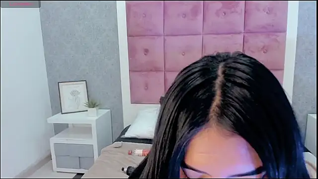 missconnor online show from 10.06.25