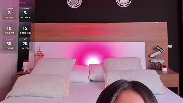 Snapshot of MiaTaylorSweet chatting on 10.18.25 MiaTaylorSweet online show from 10.18.25