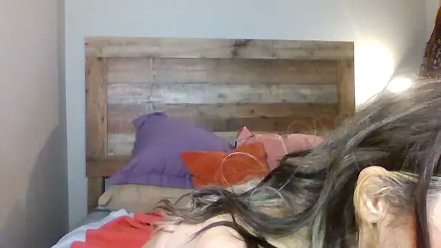 Snapshot of thickasstley chatting on 06.17.26 thickasstley online show from 06.17.26