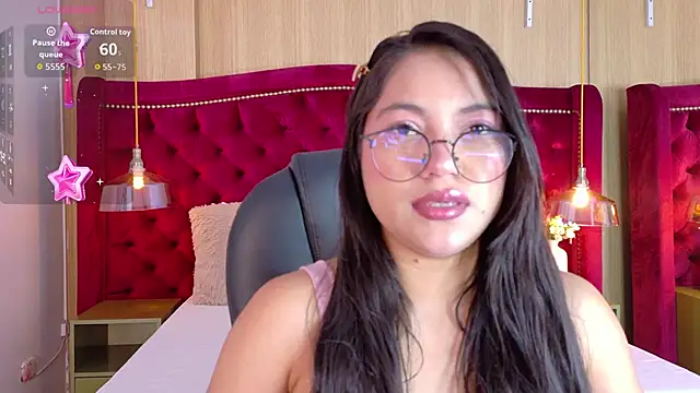 Snapshot of kendalFox_ chatting on 10.02.25 kendalFox online show from 10.02.25