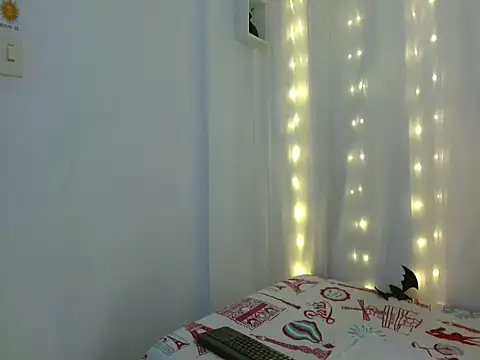 NoraParkeer online show from 10.28.25