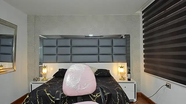 Snapshot of Lucia_jane chatting on 11.26.25 Lucia jane online show from 11.26.25