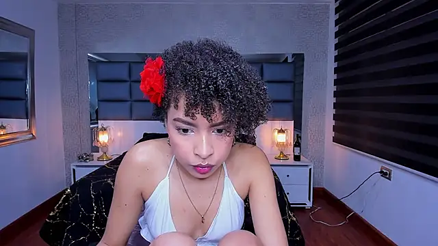 Snapshot of Lucia_jane chatting on 12.04.25 Lucia jane online show from 12.04.25