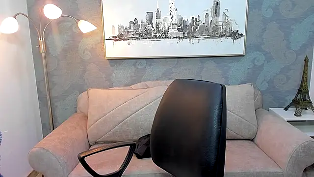 Snapshot of Lucia_jane chatting on 12.22.25 Lucia jane online show from 12.22.25