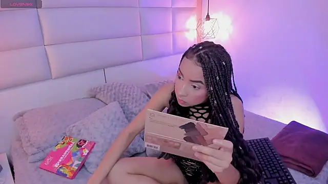 Snapshot of Lucia_jane chatting on 02.11.26 Lucia jane online show from 02.11.26