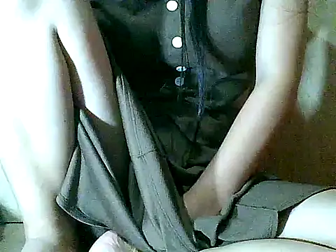 Snapshot of pinay-momm1682 chatting on 12.18.25 pinay-momm1682 online show from 12.18.25