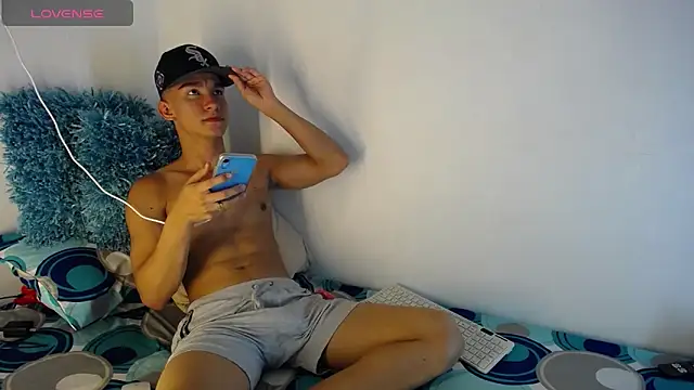 Snapshot of babyandy_x chatting on 09.22.25 babyandy x online show from 09.22.25