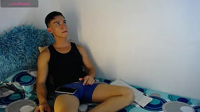 Snapshot of babyandy_x chatting on 09.23.25 babyandy x online show from 09.23.25