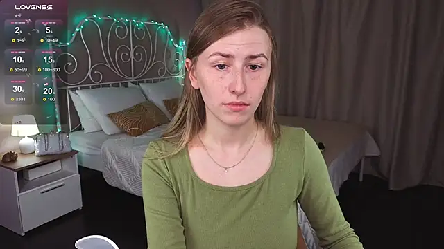 Snapshot of VesperaCeleste chatting on 10.13.25 VesperaCeleste online show from 10.13.25