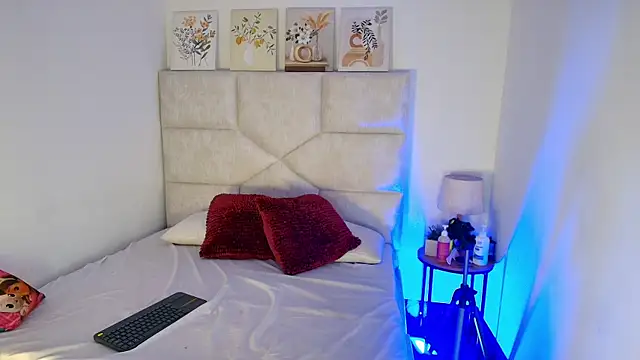 Snapshot of elizawiliamst chatting on 07.31.26 elizawiliamst online show from 07.31.26