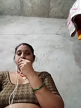 Snapshot of Sandhya_x chatting on 10.04.25 Sandhya x online show from 10.04.25