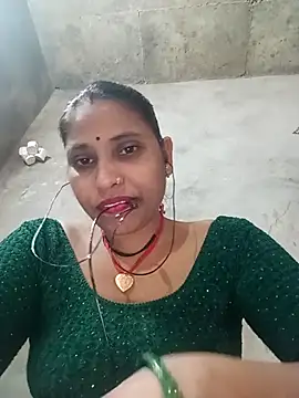 Snapshot of Sandhya_x chatting on 10.15.25 Sandhya x online show from 10.15.25