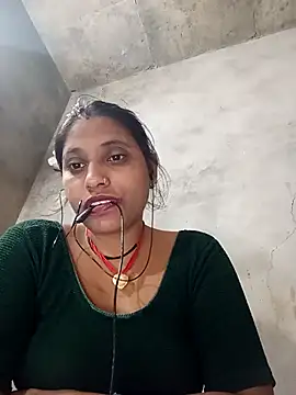 Snapshot of Sandhya_x chatting on 10.25.25 Sandhya x online show from 10.25.25