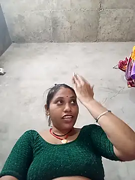 Snapshot of Sandhya_x chatting on 10.26.25 Sandhya x online show from 10.26.25