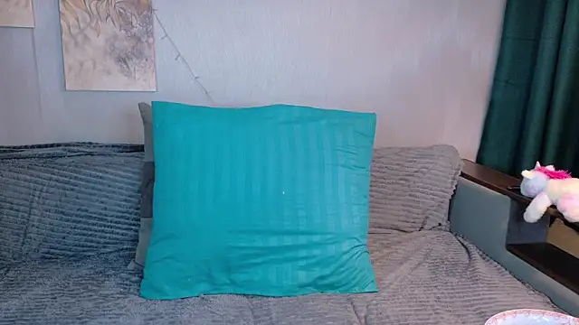 KikiMoor online show from 09.20.25