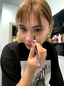 LunaMillie online show from 12.01.25