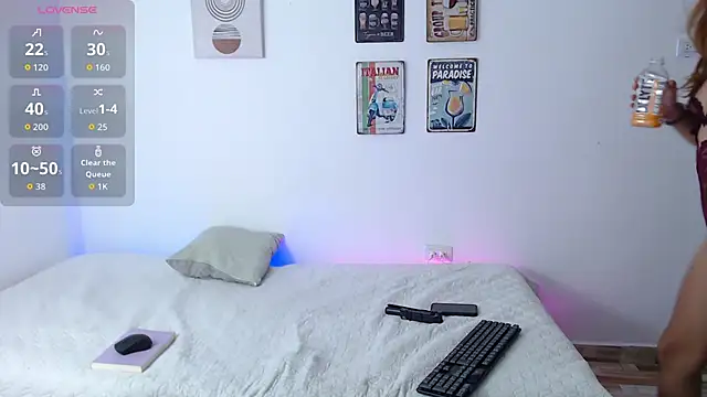 Laramucci online show from 09.16.25