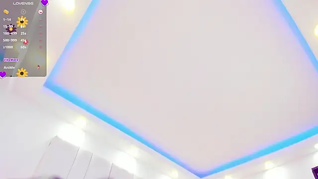 Snapshot of miyu_lu chatting on 10.22.25 miyu lu online show from 10.22.25