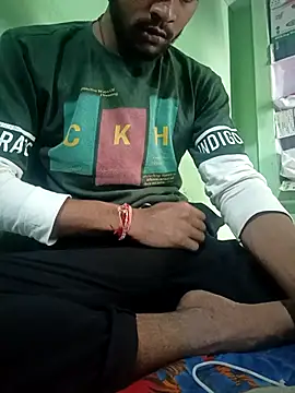 Snapshot of uniquesexyboy5689 chatting on 10.25.25 uniquesexyboy5689 online show from 10.25.25