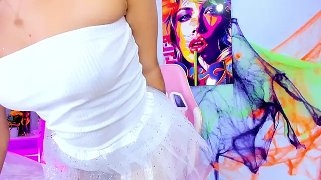 Snapshot of SammyRose_ chatting on 10.31.25 SammyRose online show from 10.31.25