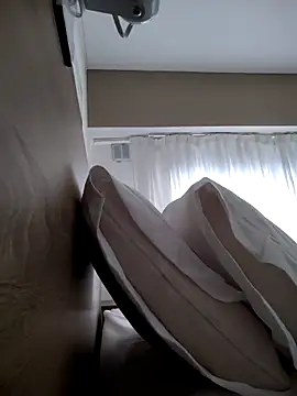 lauflor online show from 02.21.26