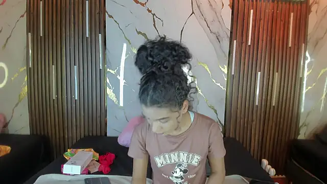 VictoriaDuart online show from 10.11.25