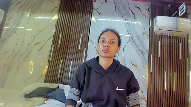 VictoriaDuart online show from 01.05.26