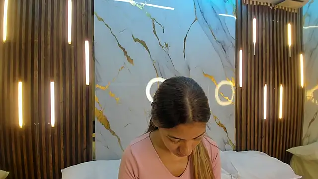 VictoriaDuart online show from 04.23.26