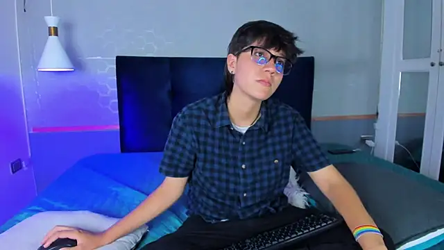 Tsuki Maru online show from 09.18.25