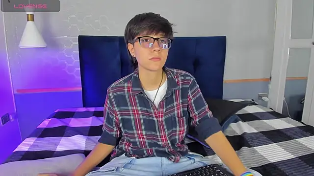 Tsuki Maru online show from 09.19.25